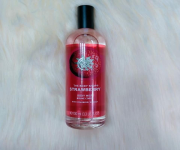 Buy The Body Shop Strawberry Body Mist - 100ml | Refreshing Fragrance for All Day Bliss online – Trusted Cosmetics Shop Bangladesh | Shampoobd