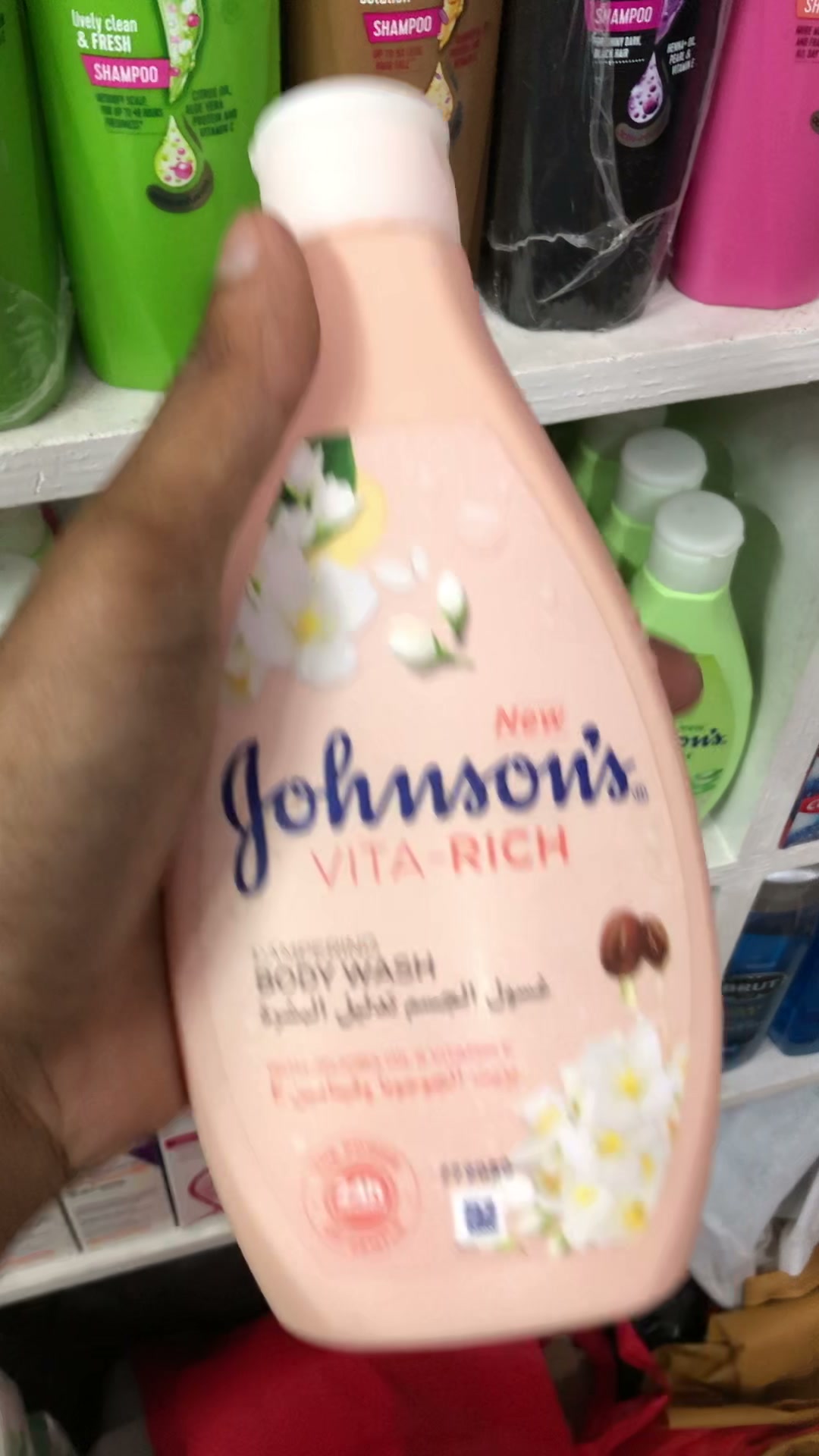 Johnson's Vita-Rich Pampering Body Wash 400ml