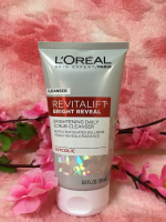 Loreal Revitalift Bright Reveal Scrub Cleanser 150ml - Best Price in Bangladesh | Shampoobd