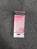 Neutrogena Refreshingly Clear Moisturiser: Reveal Your Skin's Radiance
