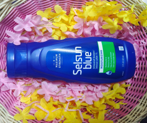 Selsun Blue Moisturizing Dandruff Shampoo: Say Goodbye to Flakes and Hydrate Your Scalp