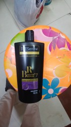 TRESemmé Botanique Nourish & Replenish Shampoo with Coconut Oil & Aloe Vera 700ml