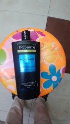 TRESemmé Rich Moisture Shampoo + Vitamin E 580ml